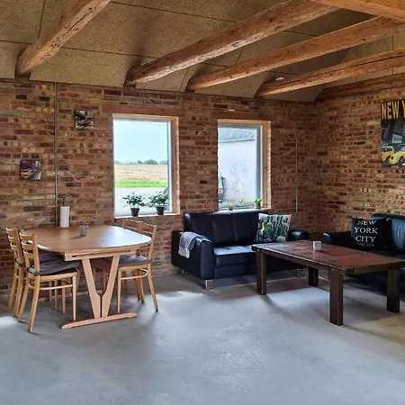 بيت للعطل 3 Bedroom Amazing In *